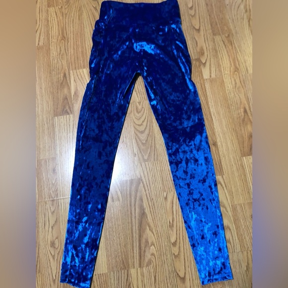 Fabletics Crushed Velour Crossover Legging size small - Picture 4 of 4
